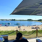 Romantic Boathouse Getaway In Lathum Hotel na wodzie Lathum