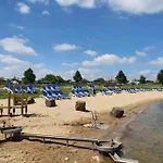 Hotel na wodzie Romantic Boathouse Getaway In Lathum Lathum