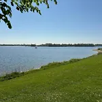 Hotel na wodzie Romantic Boathouse Getaway In Lathum Lathum