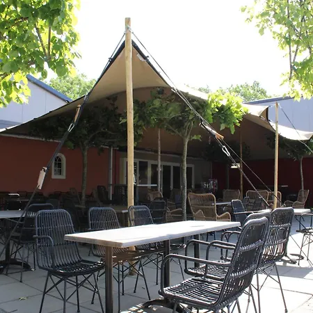 Houseboat In Lathumse Plas For A Couple Lathum