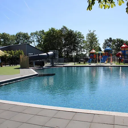 Romantic Boathouse Getaway In Lathum