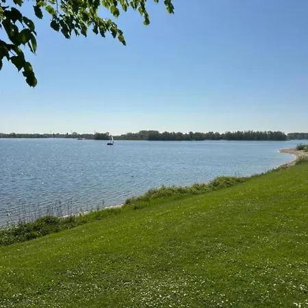 Botel Romantic Boathouse Getaway In Lathum