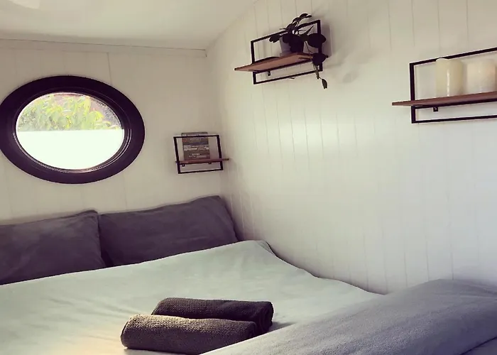 Houseboat In Lathumse Plas For A Couple Botel Lathum