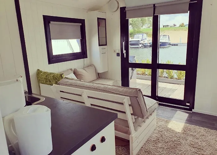 Houseboat In Lathumse Plas For A Couple Lathum