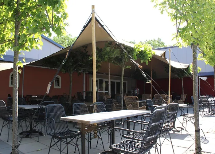 Houseboat In Lathumse Plas For A Couple Lathum