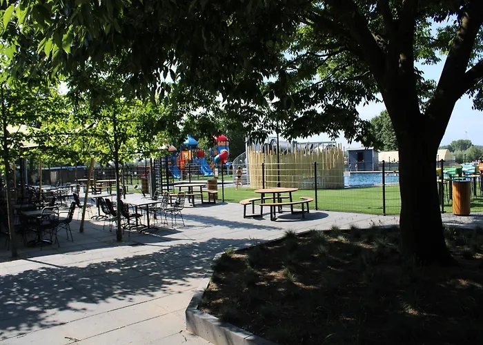 Houseboat In Lathumse Plas For A Couple Botel Lathum