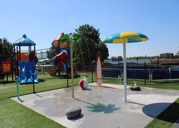Houseboat In Lathumse Plas For A Couple Πλωτό κατάλυμα Lathum