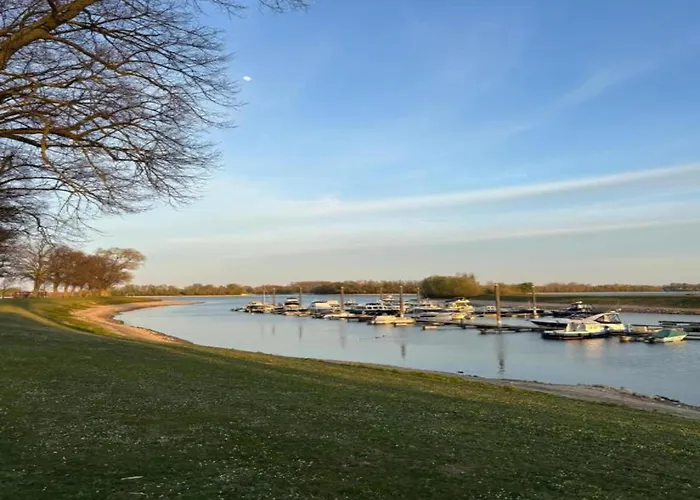 Πλωτό κατάλυμα Houseboat In Lathumse Plas For A Couple Lathum