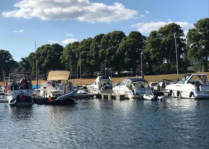Botel Houseboat In Lathumse Plas For A Couple